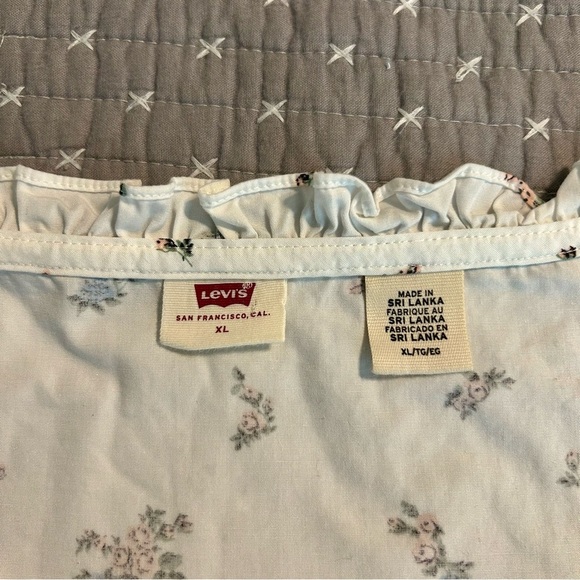 Levi's Women’s Cropped Cotton White Floral Button Top Sz XL - Picture 3 of 7